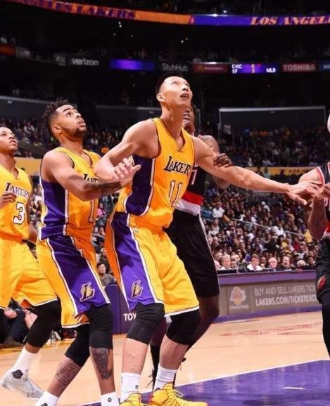 易建联在NBA比赛中,当场砍下最高分是多少?