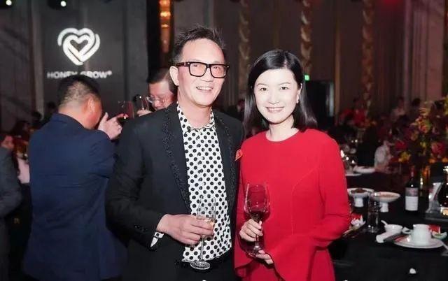 东方卫视多名主持人参加周正毅的生日会！现场大谈“不忘初心”，你怎么看？