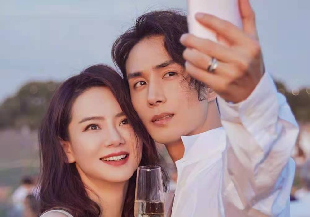 戚薇门牙破损迎来老公嘲笑,他们夫妻之间的感情怎么样?