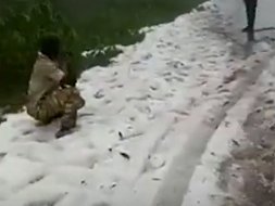 非洲下雪了，赤道附近的喀麦隆罕见降雪，这一景象形成的原因是什么？