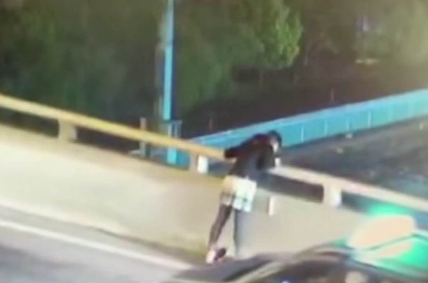 17岁少年跳桥身亡，是什么让他情绪失控，匆匆与这个世界告别？