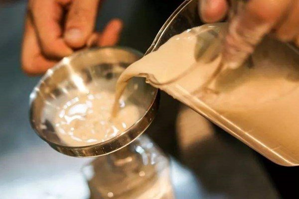 12岁女孩奶茶店内遭陌生男扇耳光,男子为何打人?