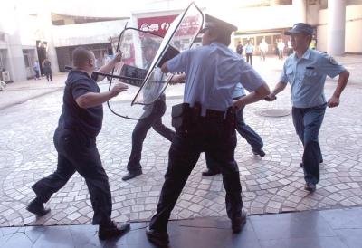 福建莆田一男子持刀乱砍致人受伤，凶手目前落网了吗？