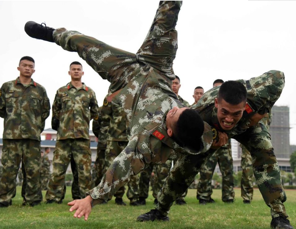 武警部队有几个反劫机中队？