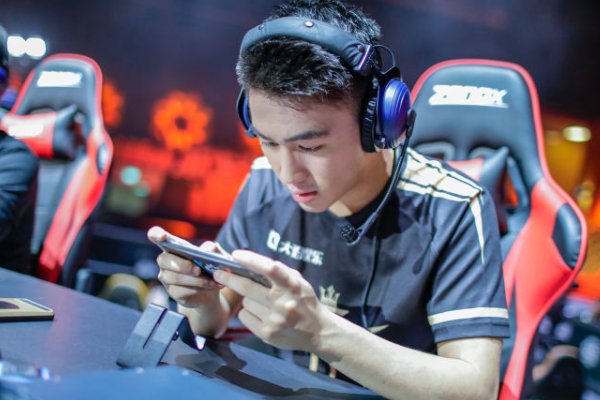 何猷君2000字长文回应微博认证，字字泣血，网友是不是对他太不友好了？