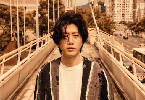 金马影帝莫子仪宣布结婚,其女友有何来头?