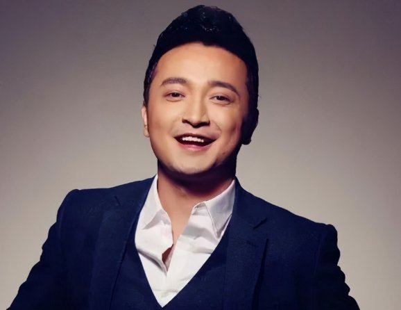 尼格买提的老婆原来这么漂亮，结婚七年不生子，背后原因是什么？