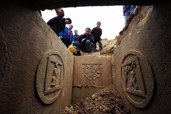 前明朝古墓被挖距今500年,墓主是何方神圣?