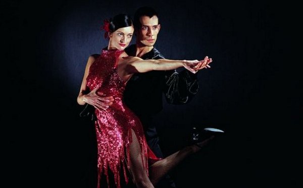 拉丁舞初学者该怎样入门、怎样学习呢？