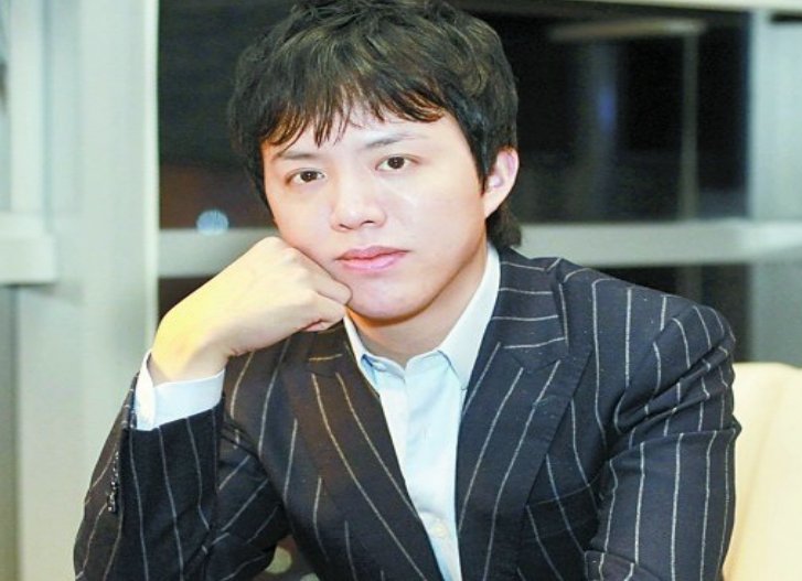 王力宏作为一个歌手,为何要在春晚后台怒扇刘谦耳光?