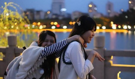 华灯初上,夜未央是什么意思?谁作的?