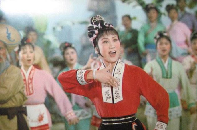 刘三姐世上只有藤缠树歌词