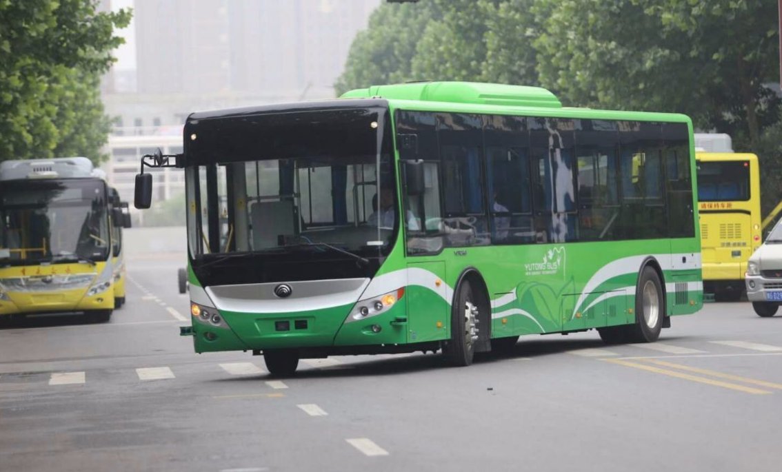 湖南永州一客车核载19人实载40人，超载行驶有何危害？