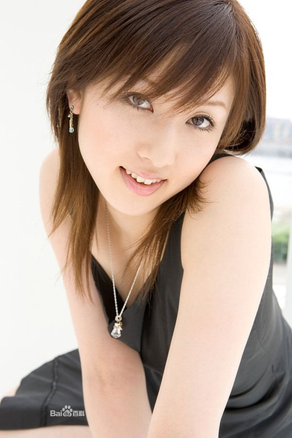 请问此女的名字，哪能找这套写寘？