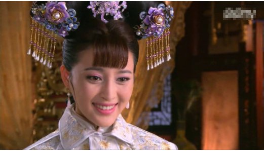 深宫谍影中的皇上和以丹格格有夫妻之实吗？