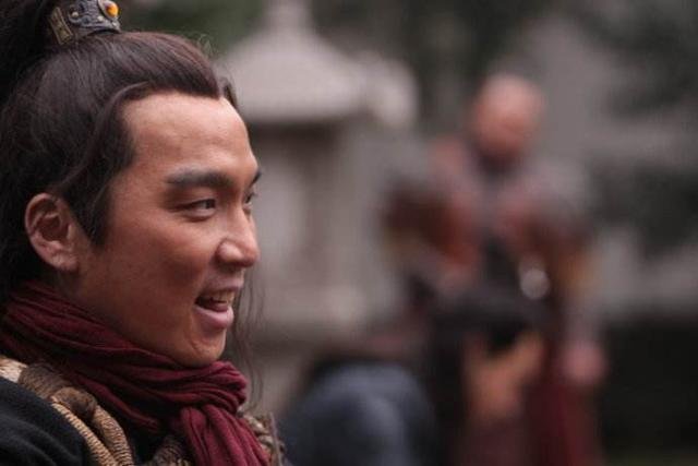 在古典小说《水浒传》中，阮小二被称为立地太岁的原因是什么？