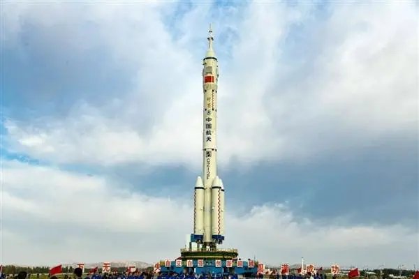 神14已进入应急发射待命状态，为什么神13刚发射，神14就在待命了？