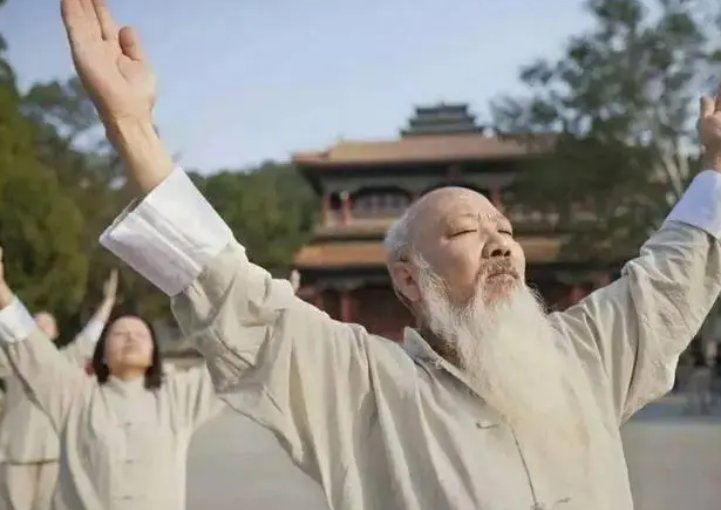 “护肝打卡群”一天吃27片营养素，如此养生真的能起到养生作用吗？