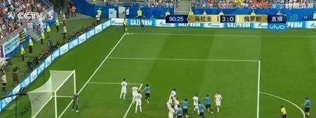 乌拉圭3比0胜俄罗斯门将功不可没黑马出现,东道主输球仍出线