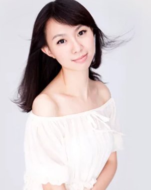 走在乡间小路上的歌名是什么？