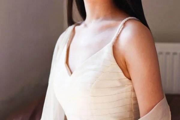 女生胸口长什么组词