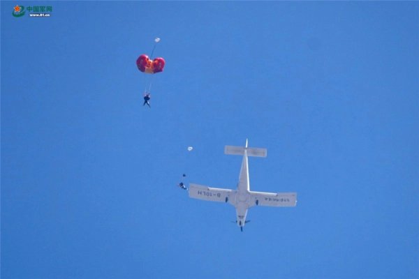 四川地震男子跳伞逃生，又双叒是旧图！为何每次地震都被提出来？