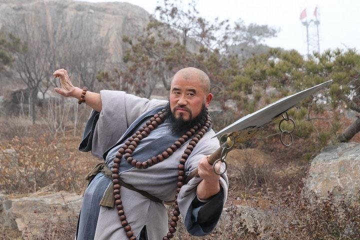 水浒传中关于鲁智深的那句 今日方知我是我 的诗全句是什么