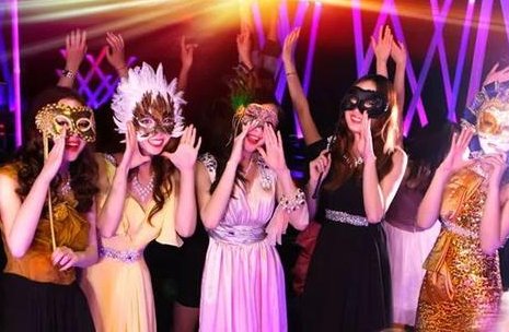 亲爱的你呀再跳个舞吧是什么歌的歌词？