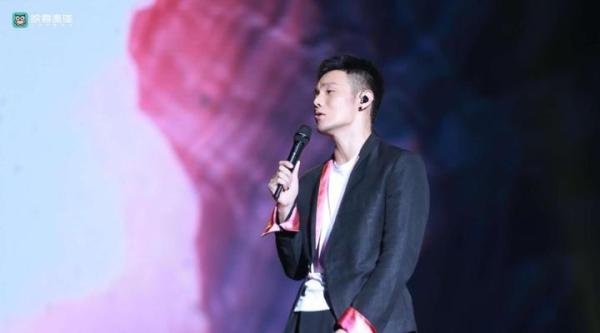 花了两亿的“映客先生”证明了一件事：新娱乐已经来了