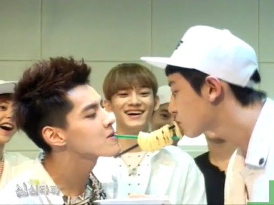 灿烈和白贤接吻照片