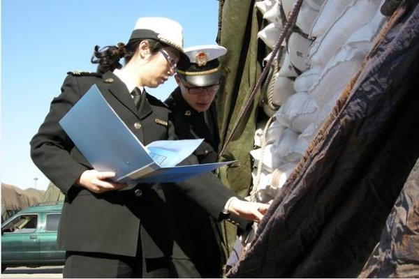 请问出入境检验检疫局和海关有什么区别？业务方面是不是交叉？