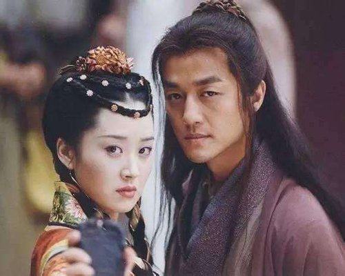 笑傲江湖老版片是谁主演的？