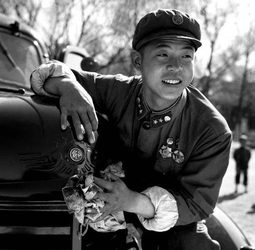 雷锋的故事二十字