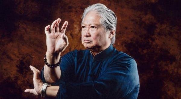 71岁的洪金宝身形再瘦了一圈！他与日本武打女神聚会，心情非常好，面色红润