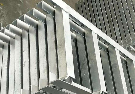 支架底座电缆爬架厂家是谁？