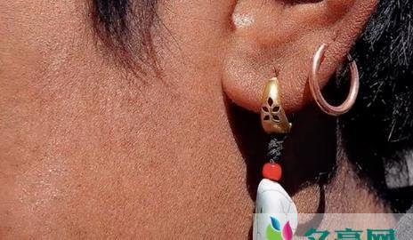 丁真同款耳环在哪买 如何看待丁真同款耳环在家乡走红