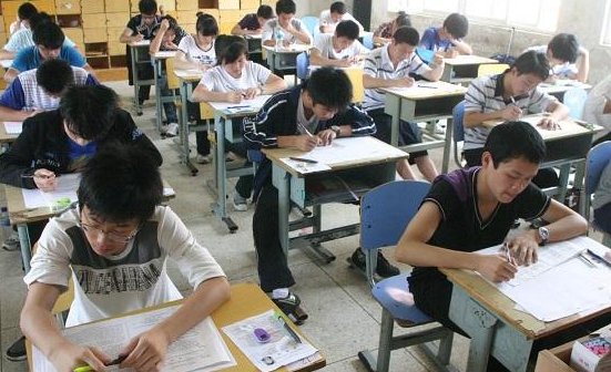 高考往后瞄了两眼有没有关系啊？