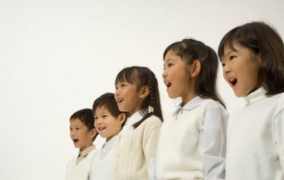 麻烦问问声乐初级水平都可以唱那些曲目？