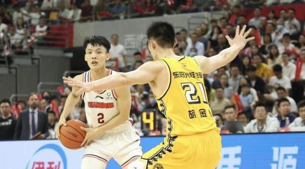 广东男篮21年首次无缘四强，十一冠王朝正在走向下坡路？