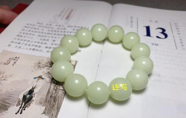 硼铝酸锶和萤石