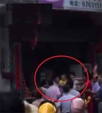 何处人肉气垫接男童？