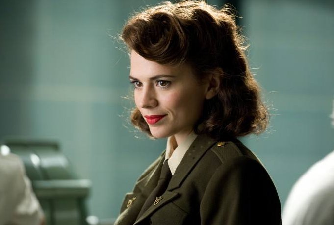 美国队长，电影里的女主角演员叫什么？