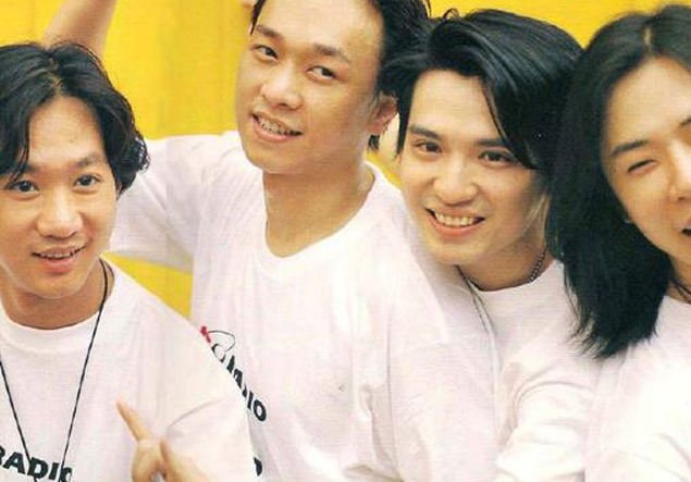 有一首歌的歌词如下: