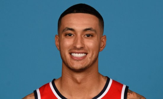 珍妮巴斯和库兹马的关系