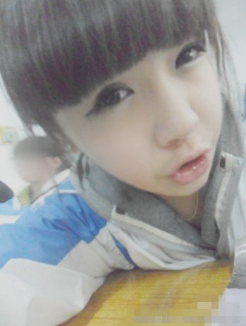 这个人是网红吗？叫什么名字？最好有个人信息