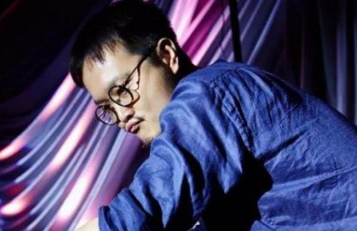 太突然！知名男歌手去世，前《我爱记歌词》领唱，凌晨自杀，你怎么看？