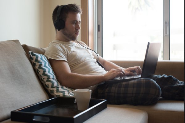 如何将图片制作成白色的液体效果？