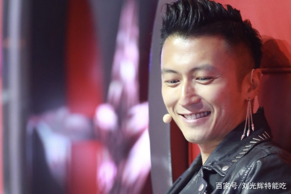 王菲绯闻不断，深夜现身李亚鹏住所后谢霆锋啥态度？