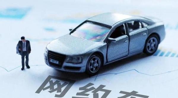 “钓鱼执法”？男子车内抽烟被拒竟要“安排”查车