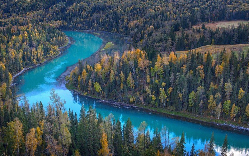 提到新疆，人们就会想到南疆和北疆。那么，新疆为啥会分成南疆和北疆呢？